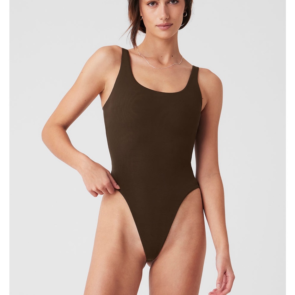 ALO | Brown Scoop Neck High-Cut Bodysuit